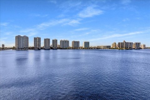 Condo in Sunny Isles Beach, Florida, 1 bedroom  № 1692998 - photo 17
