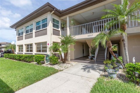 Condominio en venta en New Port Richey, Florida, 2 dormitorios, 101.08 m2 № 1602295 - foto 1