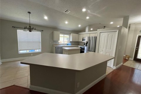 Casa en alquiler en Brandon, Florida, 3 dormitorios, 144.28 m2 № 1901350 - foto 5