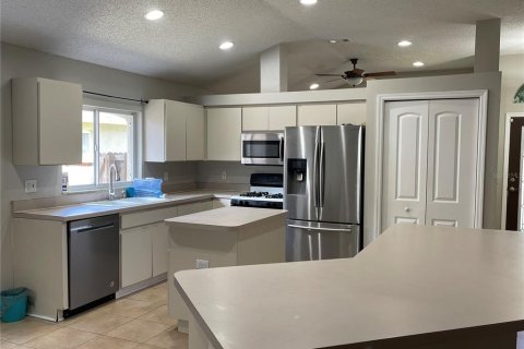 Casa en alquiler en Brandon, Florida, 3 dormitorios, 144.28 m2 № 1901350 - foto 3