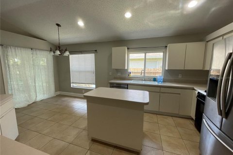 Casa en alquiler en Brandon, Florida, 3 dormitorios, 144.28 m2 № 1901350 - foto 6