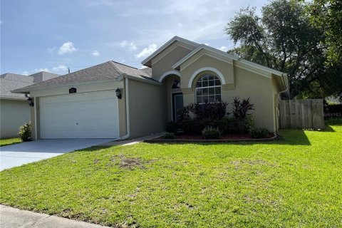 Casa en alquiler en Brandon, Florida, 3 dormitorios, 144.28 m2 № 1901350 - foto 1