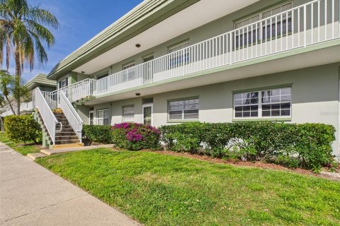 Condominio en venta en Clearwater, Florida, 2 dormitorios, 79.43 m2 № 1815133 - foto 1