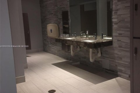 Купить кондоминиум в Дорал, Флорида 2 спальни, 89.28м2, № 1763702 - фото 21