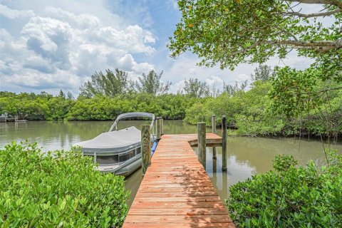 House in Vero Beach, Florida 4 bedrooms, 264.12 sq.m. № 1317218 - photo 9