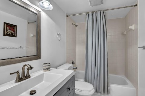 Condominio en venta en Pembroke Pines, Florida, 2 dormitorios, 97.73 m2 № 1872391 - foto 24