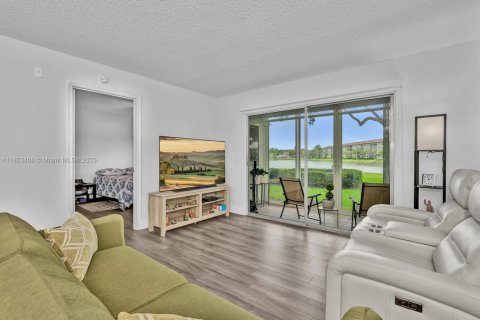 Condominio en venta en Pembroke Pines, Florida, 2 dormitorios, 97.73 m2 № 1872391 - foto 18