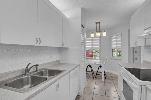 Condominio en venta en Pembroke Pines, Florida, 2 dormitorios, 97.73 m2 № 1872391 - foto 13