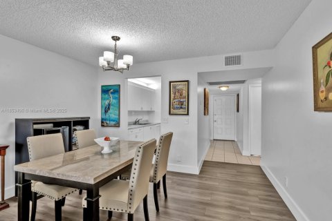 Condominio en venta en Pembroke Pines, Florida, 2 dormitorios, 97.73 m2 № 1872391 - foto 11