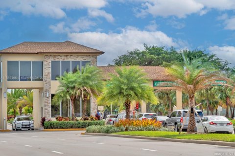 Condominio en venta en Pembroke Pines, Florida, 2 dormitorios, 97.73 m2 № 1872391 - foto 2
