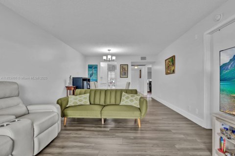 Condominio en venta en Pembroke Pines, Florida, 2 dormitorios, 97.73 m2 № 1872391 - foto 20