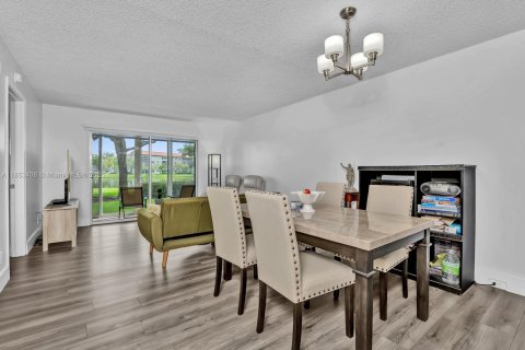 Condominio en venta en Pembroke Pines, Florida, 2 dormitorios, 97.73 m2 № 1872391 - foto 10