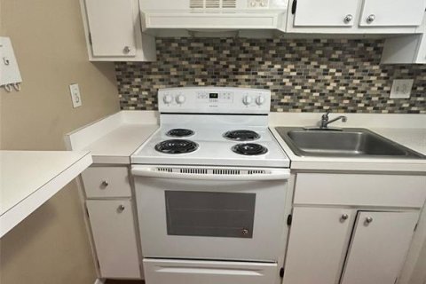 Condo in Altamonte Springs, Florida, 1 bedroom  № 2219099 - photo 20