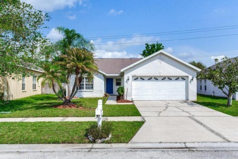 House in Brandon, Florida 3 bedrooms, 123.93 sq.m. № 2200520