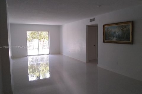 Condominio en venta en North Miami Beach, Florida, 2 dormitorios, 85.47 m2 № 1471496 - foto 4