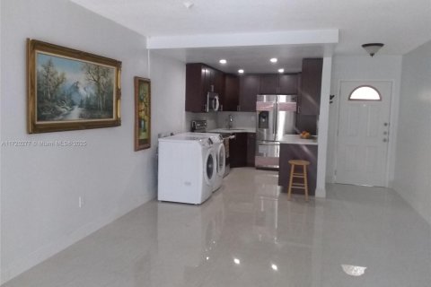 Condominio en venta en North Miami Beach, Florida, 2 dormitorios, 85.47 m2 № 1471496 - foto 5