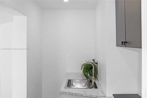 Immobilier commercial à louer à Miami, Floride: 1 chambre, 46.45 m2 № 1963908 - photo 14