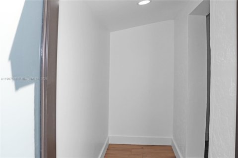 Immobilier commercial à louer à Miami, Floride: 1 chambre, 46.45 m2 № 1963908 - photo 15