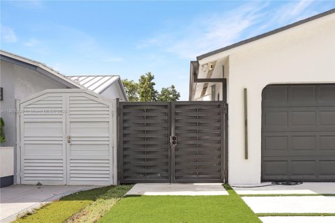 Immobilier commercial à louer à Miami, Floride: 1 chambre, 46.45 m2 № 1963908 - photo 1