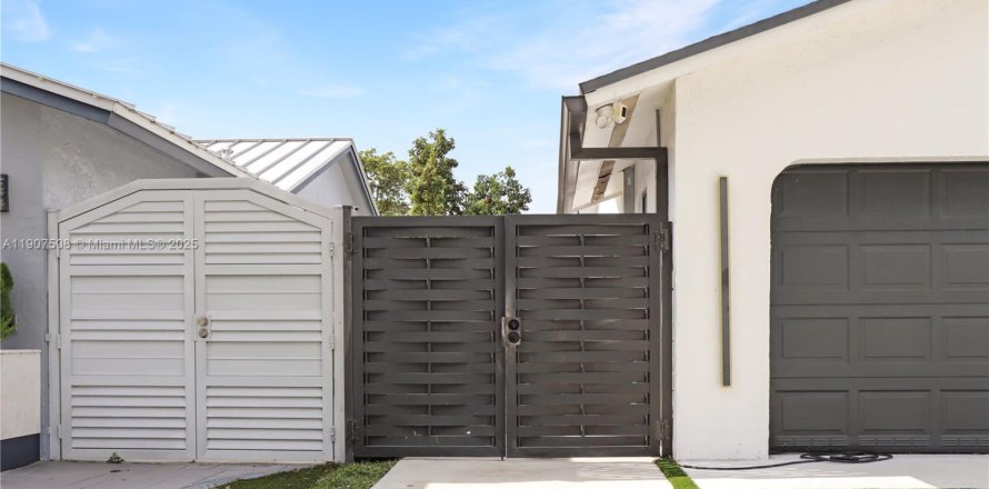 Immobilier commercial à Miami, Floride 1 chambre, 46.45 m2 № 1963908