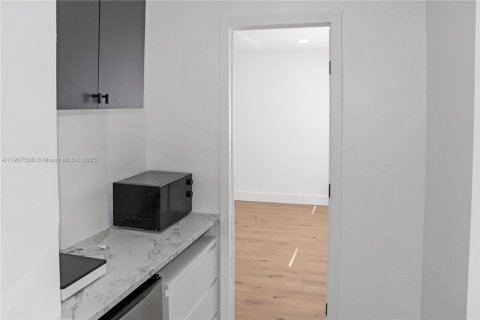 Immobilier commercial à louer à Miami, Floride: 1 chambre, 46.45 m2 № 1963908 - photo 13
