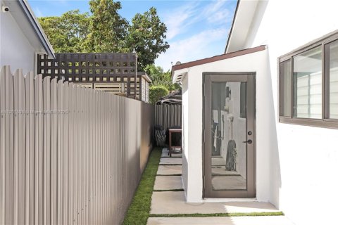 Immobilier commercial à louer à Miami, Floride: 1 chambre, 46.45 m2 № 1963908 - photo 2