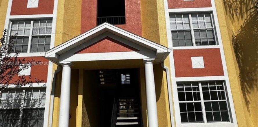 Кондоминиум с 1 спальней в Орландо, Флорида № 2010118