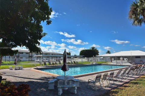 Villa ou maison à vendre à Pompano Beach, Floride: 2 chambres, 96.99 m2 № 2075633 - photo 2