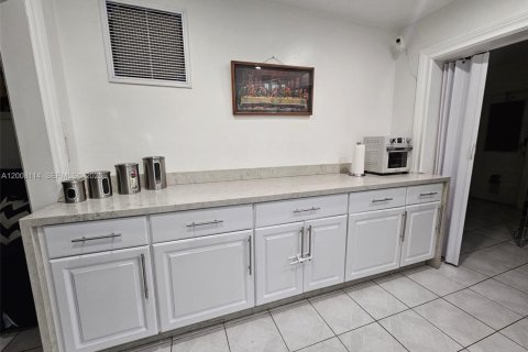 Villa ou maison à vendre à Pompano Beach, Floride: 2 chambres, 96.99 m2 № 2075633 - photo 4