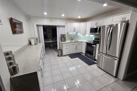 Villa ou maison à vendre à Pompano Beach, Floride: 2 chambres, 96.99 m2 № 2075633 - photo 5