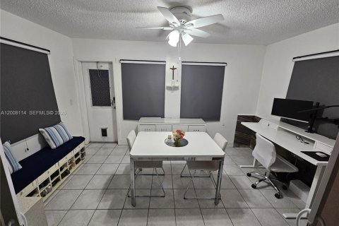 Villa ou maison à vendre à Pompano Beach, Floride: 2 chambres, 96.99 m2 № 2075633 - photo 14