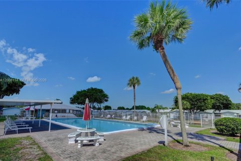 Villa ou maison à vendre à Pompano Beach, Floride: 2 chambres, 96.99 m2 № 2075633 - photo 3