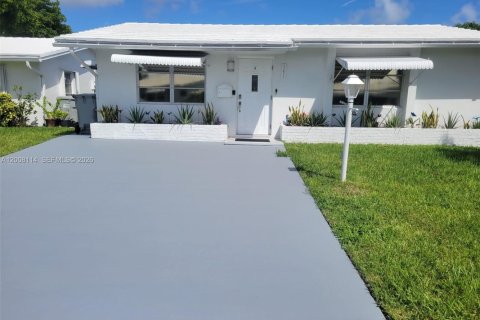 Villa ou maison à Pompano Beach, Floride 2 chambres, 96.99 m2 № 2075633