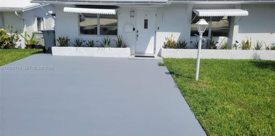 Villa ou maison à Pompano Beach, Floride 2 chambres, 96.99 m2 № 2075633