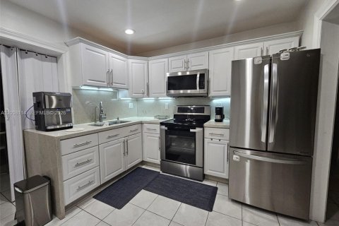 Villa ou maison à vendre à Pompano Beach, Floride: 2 chambres, 96.99 m2 № 2075633 - photo 6