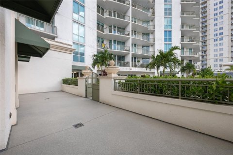 Condo in Tampa, Florida, 2 bedrooms  № 1886843 - photo 2