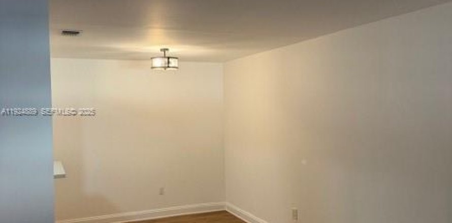 Condo in Miami, Florida, 3 bedrooms № 1982843