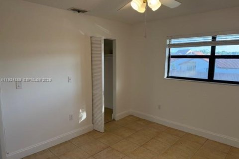 Condo in Miami, Florida, 3 bedrooms № 1982843 - photo 7