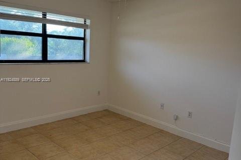 Condo in Miami, Florida, 3 bedrooms № 1982843 - photo 5