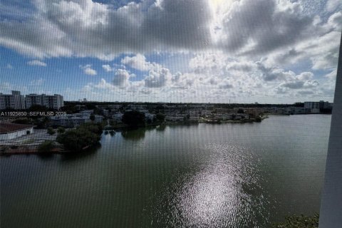 Купить кондоминиум в Майами, Флорида 2 спальни, 151.71м2, № 1984631 - фото 4