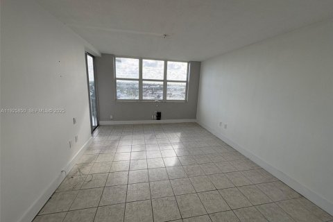 Купить кондоминиум в Майами, Флорида 2 спальни, 151.71м2, № 1984631 - фото 20