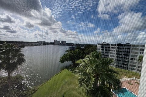 Купить кондоминиум в Майами, Флорида 2 спальни, 151.71м2, № 1984631 - фото 9