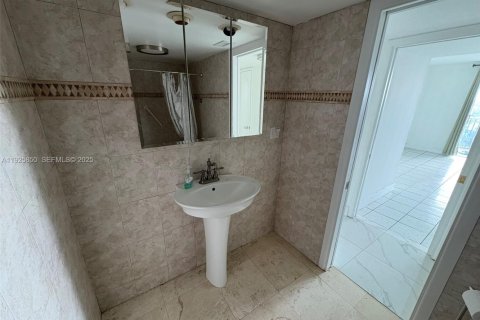 Купить кондоминиум в Майами, Флорида 2 спальни, 151.71м2, № 1984631 - фото 27