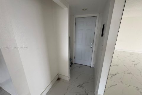 Купить кондоминиум в Майами, Флорида 2 спальни, 151.71м2, № 1984631 - фото 14