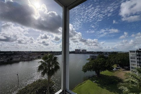 Купить кондоминиум в Майами, Флорида 2 спальни, 151.71м2, № 1984631 - фото 10