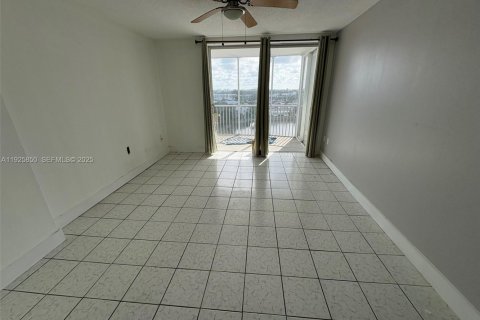 Купить кондоминиум в Майами, Флорида 2 спальни, 151.71м2, № 1984631 - фото 18