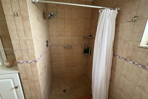 Купить кондоминиум в Майами, Флорида 2 спальни, 151.71м2, № 1984631 - фото 23