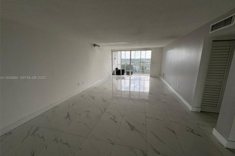 Купить кондоминиум в Майами, Флорида 2 спальни, 151.71м2, № 1984631 - фото 13