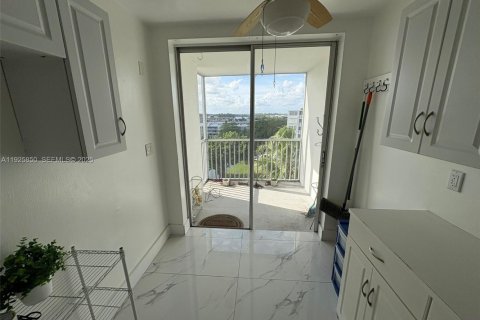 Купить кондоминиум в Майами, Флорида 2 спальни, 151.71м2, № 1984631 - фото 17