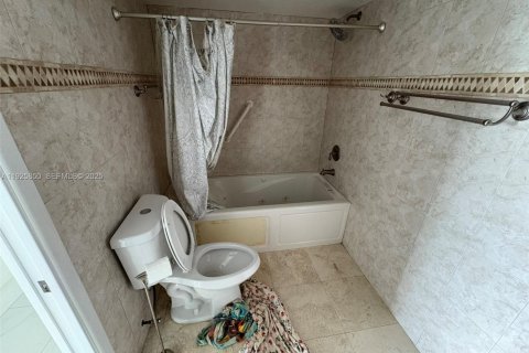 Купить кондоминиум в Майами, Флорида 2 спальни, 151.71м2, № 1984631 - фото 26